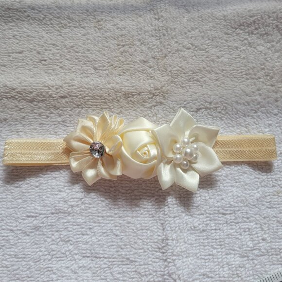 Handmade Baby Girls Headband Cream/Ivory Size 0-3m 12"-14"D New - Picture 1 of 5